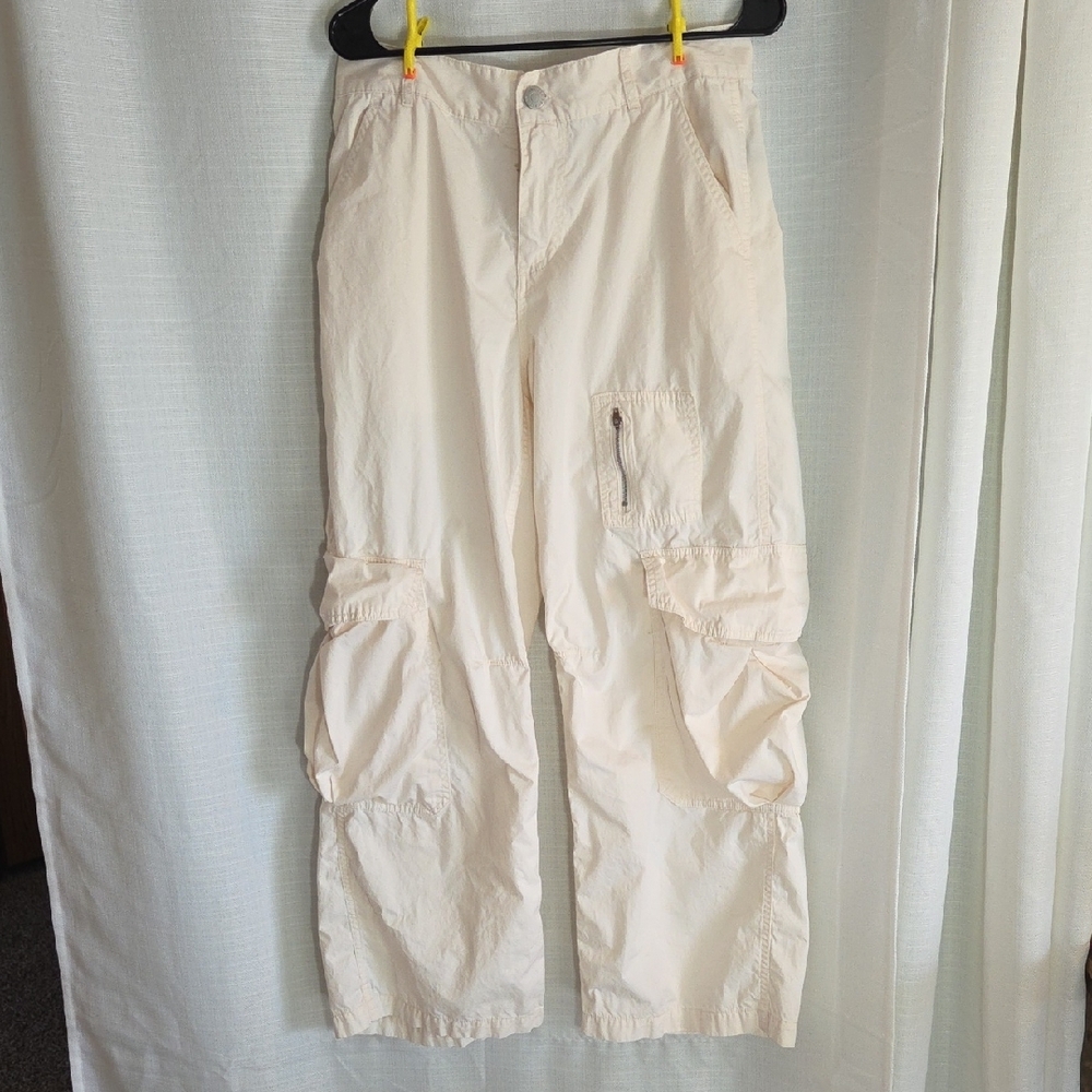 BDG Urbin Outfitters Womens Size 6 White Cream Cargo Pants Utility Pockets Baggy
